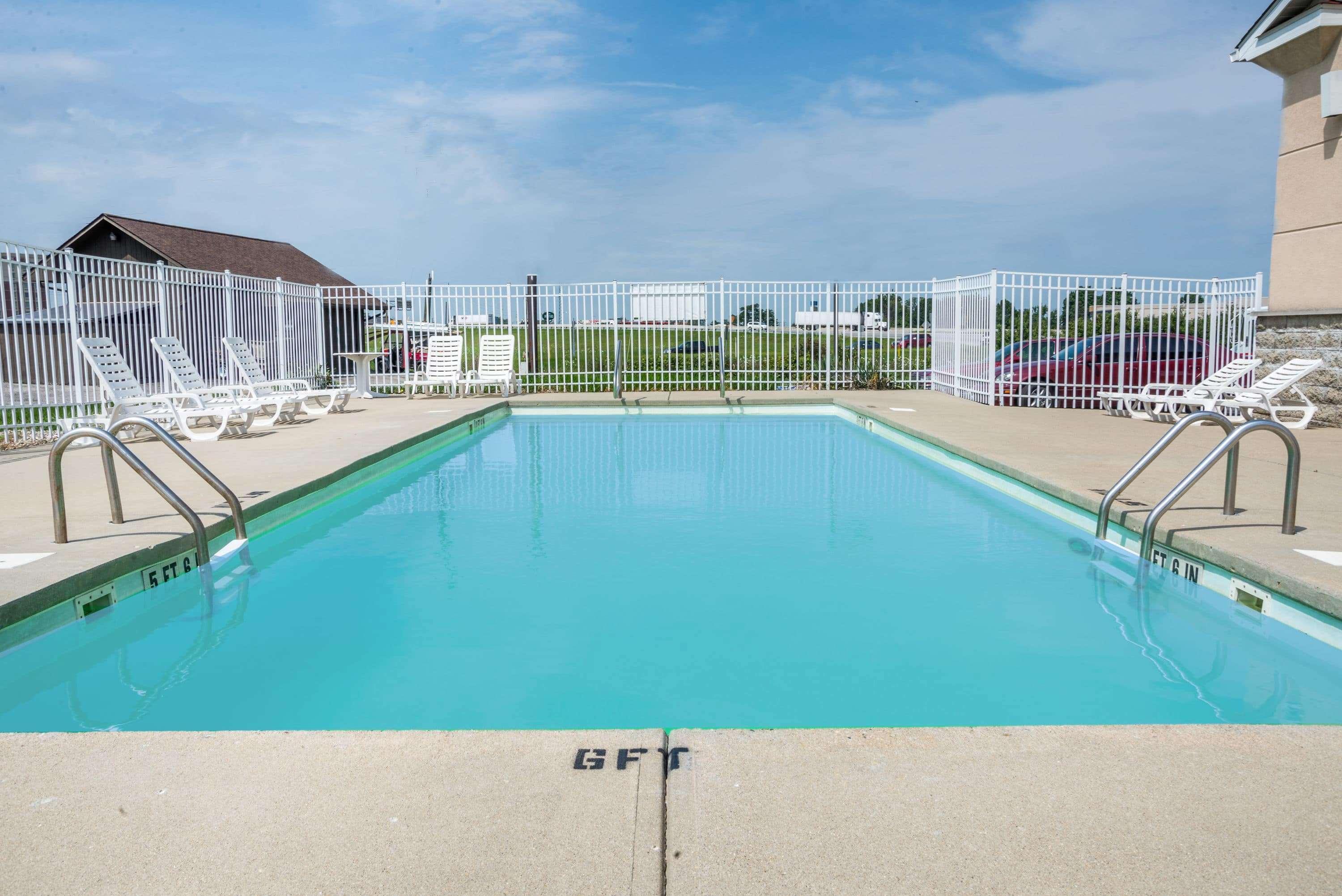 Отель Super 8 By Wyndham Indianapolis/Ne/Castleton Area Экстерьер фото