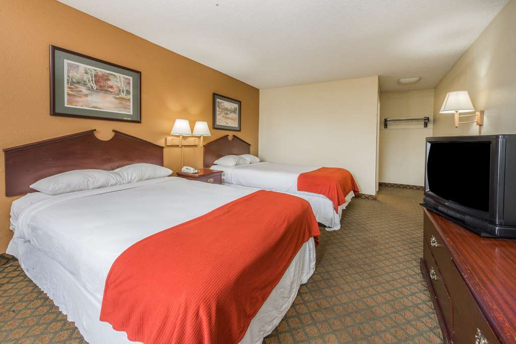 Отель Super 8 By Wyndham Indianapolis/Ne/Castleton Area Номер фото