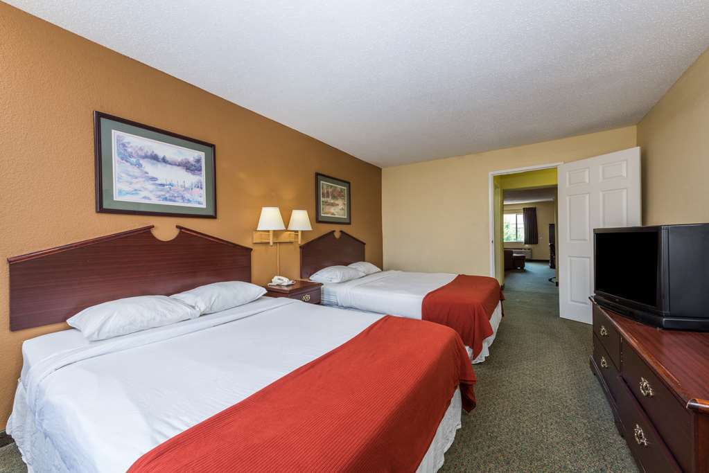 Отель Super 8 By Wyndham Indianapolis/Ne/Castleton Area Номер фото